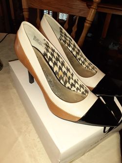 Anne Klein Shoes (3" Heels) Never Worn. Size 6M