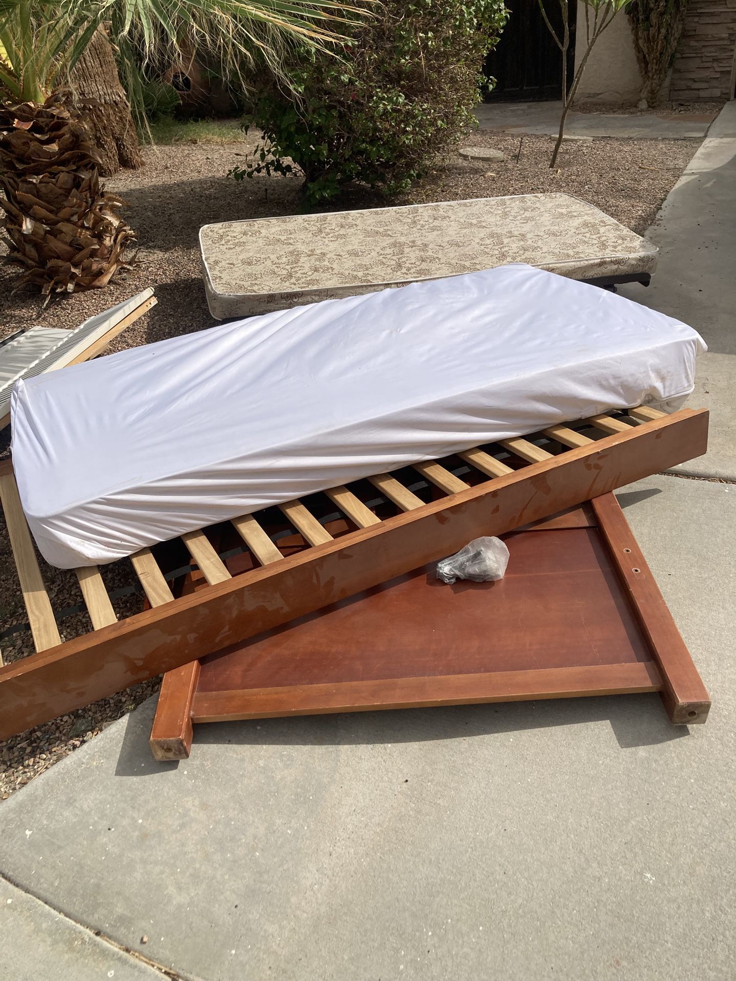 Free Twin Bed And Trundle Bed