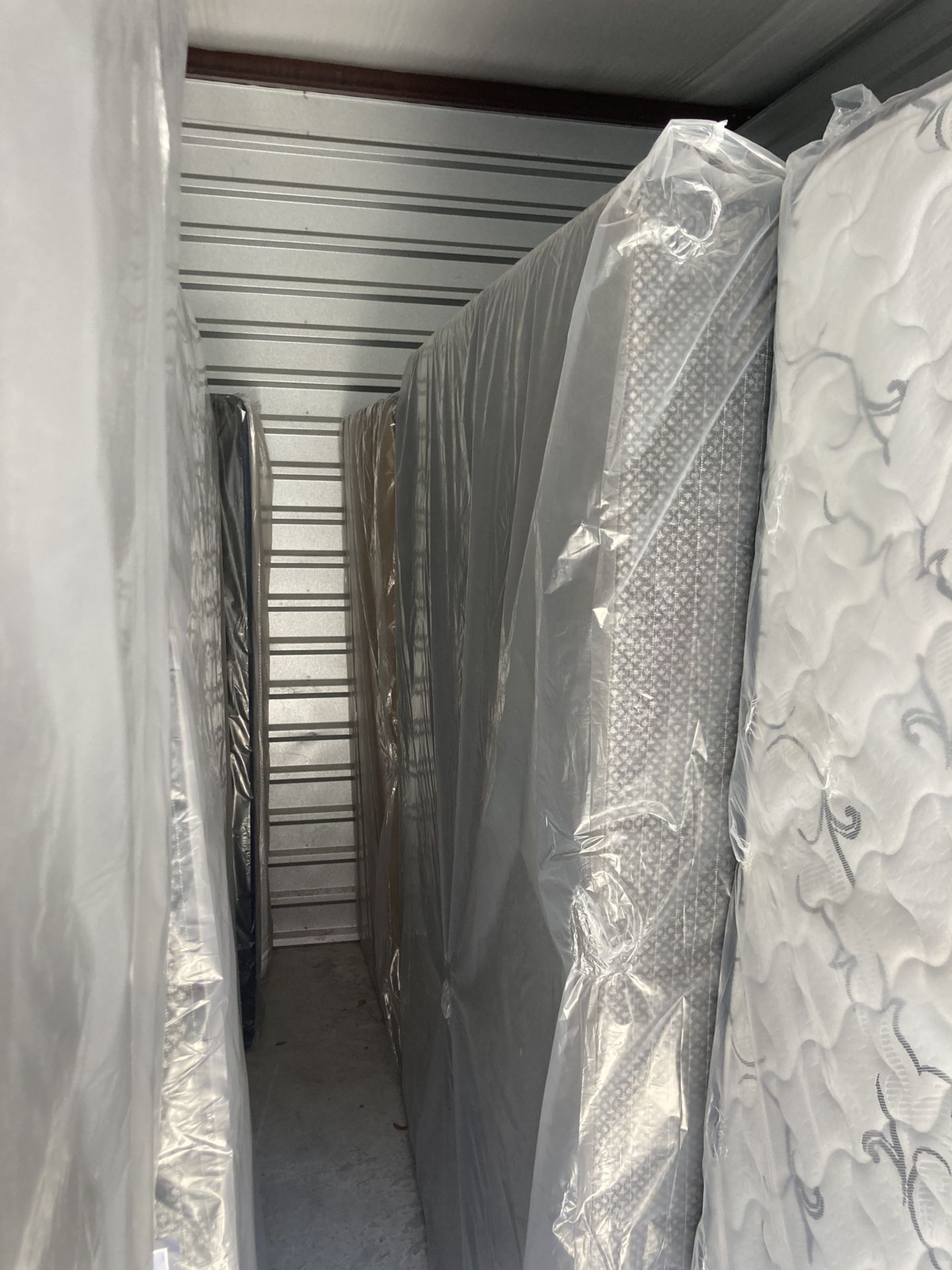 😴😴💤💤BIG PLUSH TOP MATTRESS STARTING AT $150 WITH FREE BOX SPRING BEST PRICE IN TOWN WHOLESALE PRICE💤💤😴