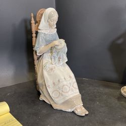 Lladro Embroiderer4865 No Box Mint Condition