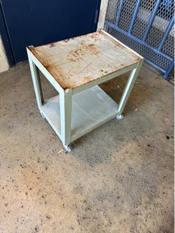 Flat small tool cart
