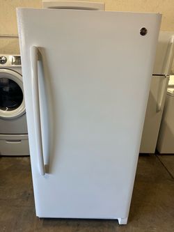 Medium size freezer can deliver