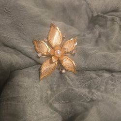 Vintage 60's Gold Faux Pearl Clear Rhinestone Metal Flower Shaped Hair Clip