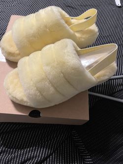 Brand New Womens UGG Slippers Size 9