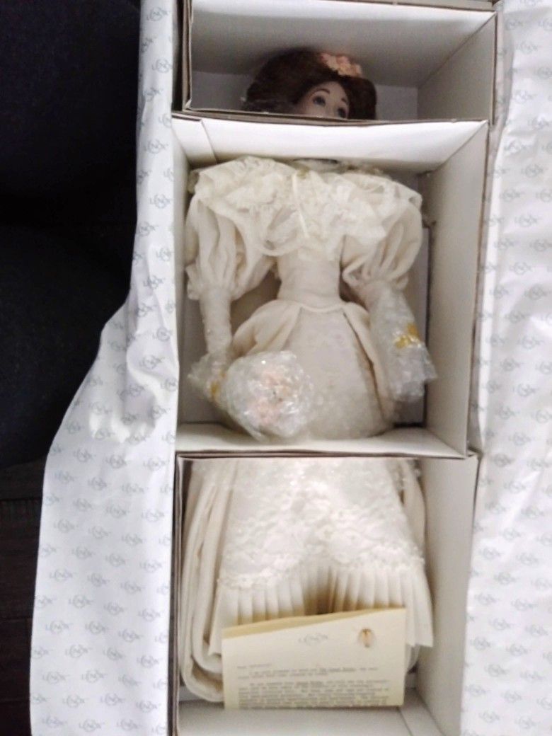 New Lenox Victorian Bride doll
