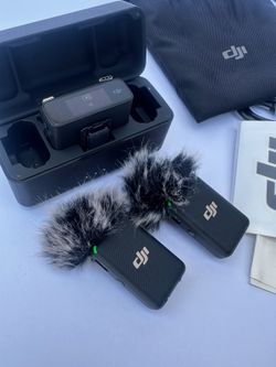 DJI Mic Wireless Microphone Kit - 2 Transmitters, Receiver, Charging Case