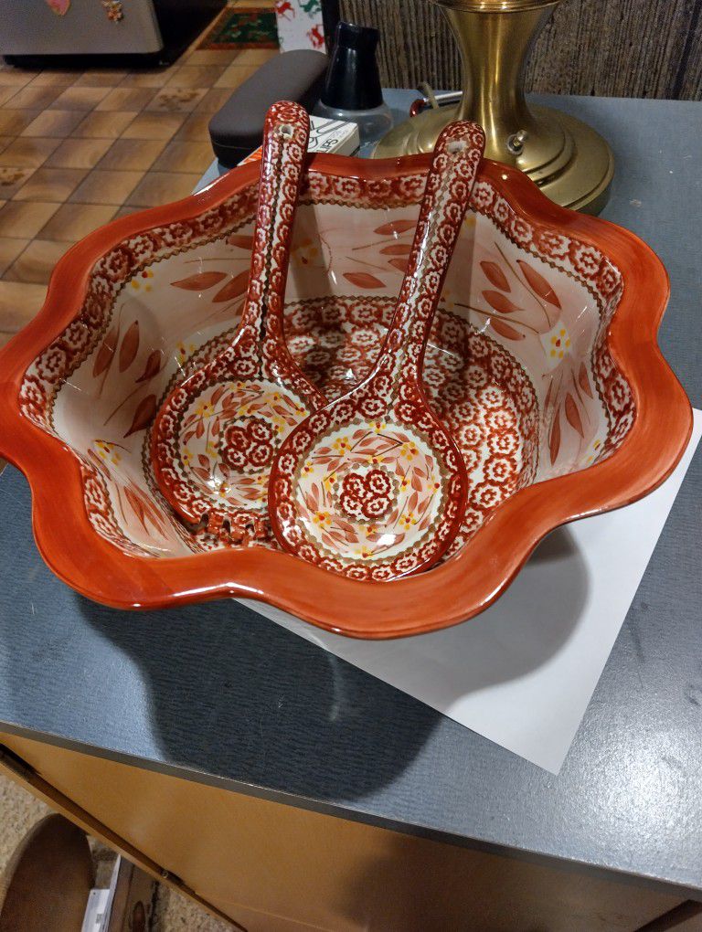 Temptation Cookware By Tara Large Serving Bowl Three Quart Beautiful Old Red Color Can Go From The Oven To The Table Or You Can Use It As A Salad Serv