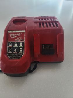 Milwaukee Rapid Charger + M18 Red Lithium Battery