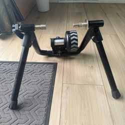 Wahoo KICKR SNAP Smart Bike Trainer.