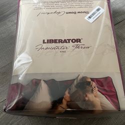 Liberator fascinator throw moisture proof blanket king size velvet red new open package