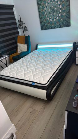Sleigh bed with mattress