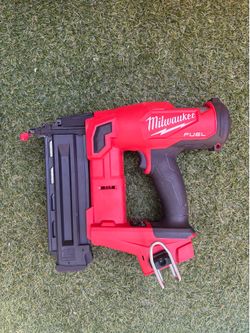Milwaukee M18 FUEL 18-Volt Lithium-Ion Brushless Cordless Gen II 18-Gauge Brad Nailer (Tool-Only)