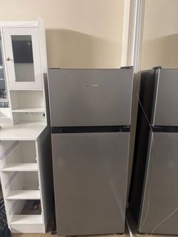 Hisense fridge with freezer