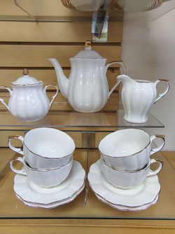 11pc Porcelain Tea / Coffee set ( NEW ) scallop shaped. White / Gold. 1 Teapot, 4 cups & 4 saucers..