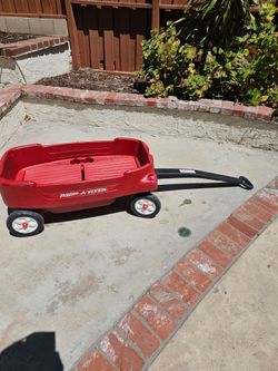 Radio Flyer Pathfinder Wagon Model 2700 – Fold-Up Seats, Seat Belts, Cup Holders