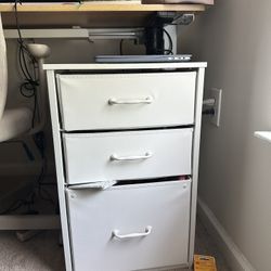 File cabinet/shelf with 3drawers