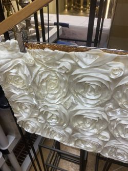 Cream Rosette Chair Decor (cap) 200