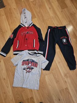 Boys Size 5 Spiderman Outfit. Varsity Jacket, Shirt And Sweat Pants.