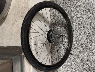 28 inch rear bicycle wheel with electric motor