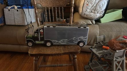 Dino Hauler (toy)