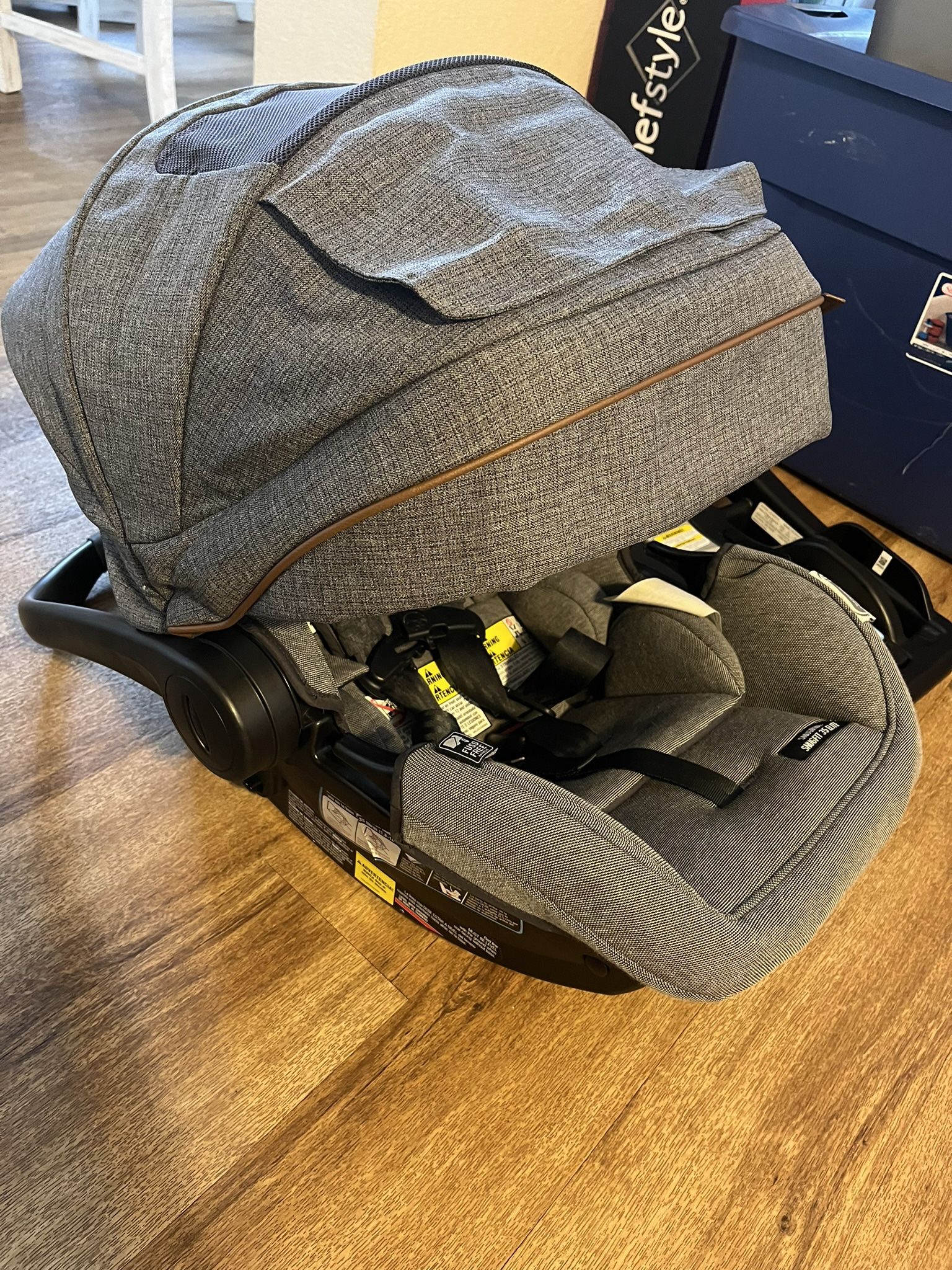 Graco Premier SnugRide Car Seat