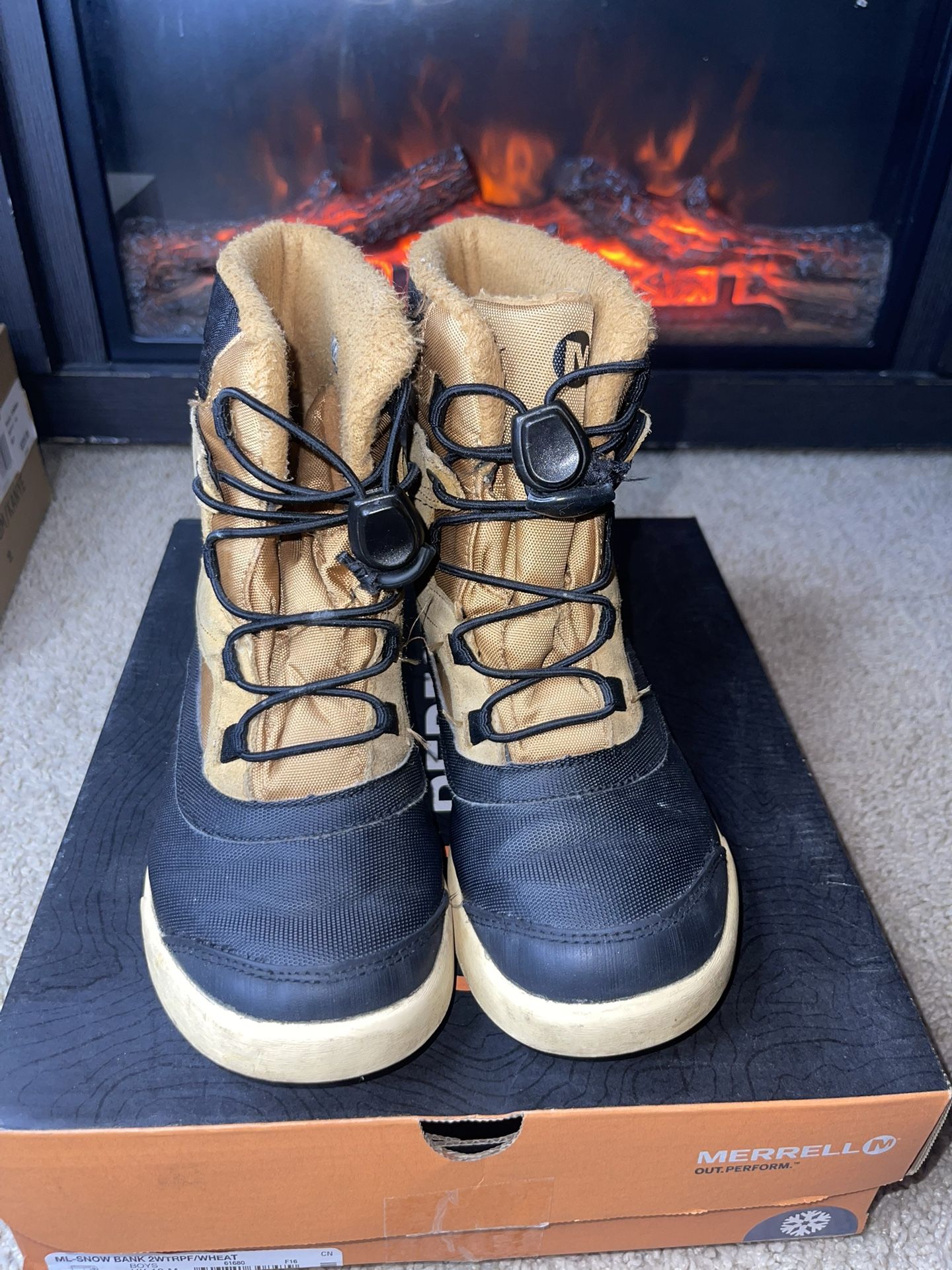 Merrell Snow Bank Youth Waterproof Size 1M PRE OWNED