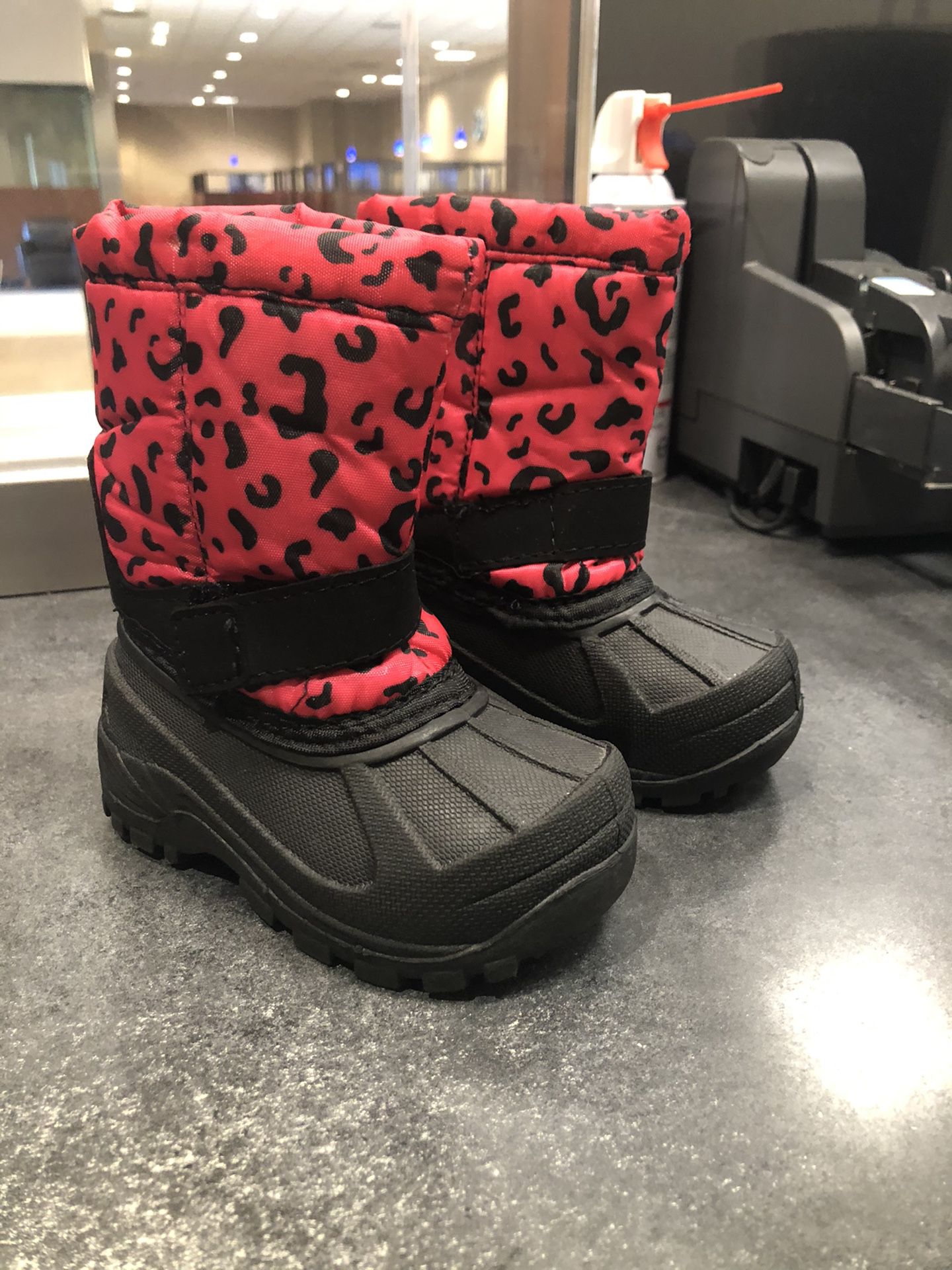 Baby Toddler Girls Snow Boots Size 5 LIKE NEW