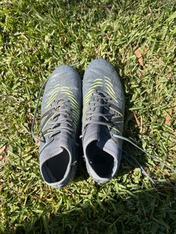 New Balance Cleats Size 7.5