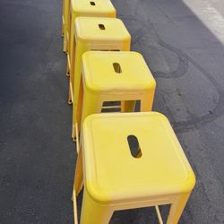 6 Bar Stools 30” tall / 6 Bancos De Barra 30” De Alto 