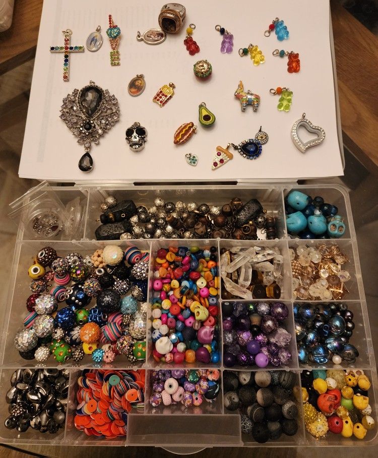 BEADS & PENDANTS LOT TWO