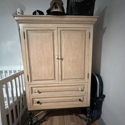 Wardrobe dresser 