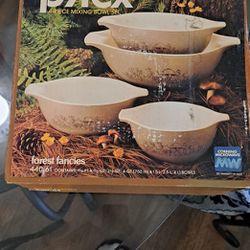  Vintage Pyrex 4 Piece Mixing Bowl Set