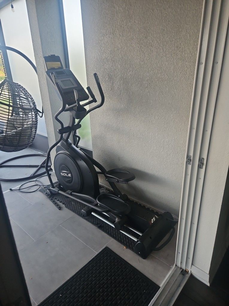 Sole E25 Elliptical Trainer