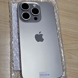 Iphone 15 Pro 256GB Unlocked. Price Is Firm.  El Telefono Esta Desbloqueado. El Precio Es Firme.
