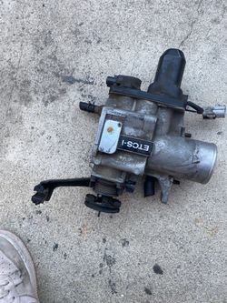 LEXUS IS 300 THROTTLE BODY