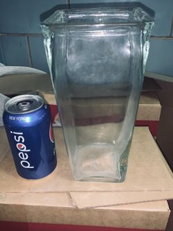 $3 used basic Glass Flowers Vase Unk Brand 9x4 inches Home Garden Roses Plants