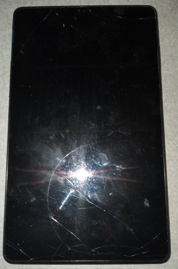 LENOVO Ti3 8" Tablet (Cracked SCREEN)