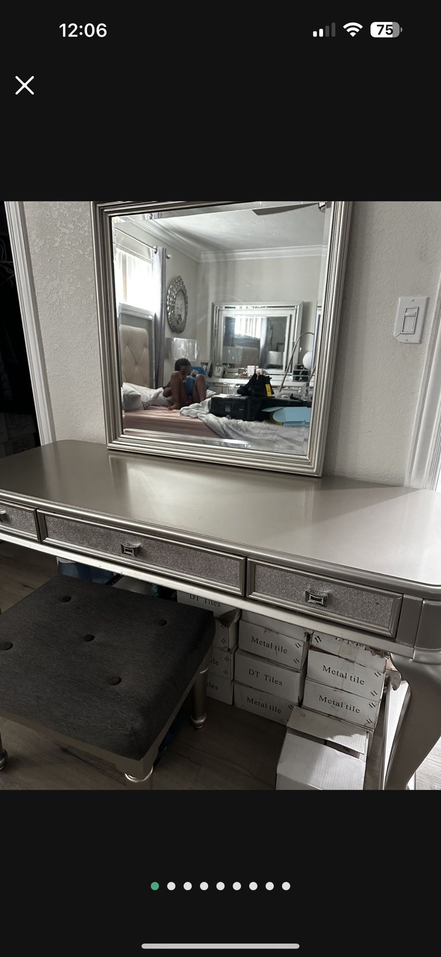 Vanity Mirror And Stool Champán