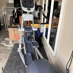 Precor Elliptical EFX 885