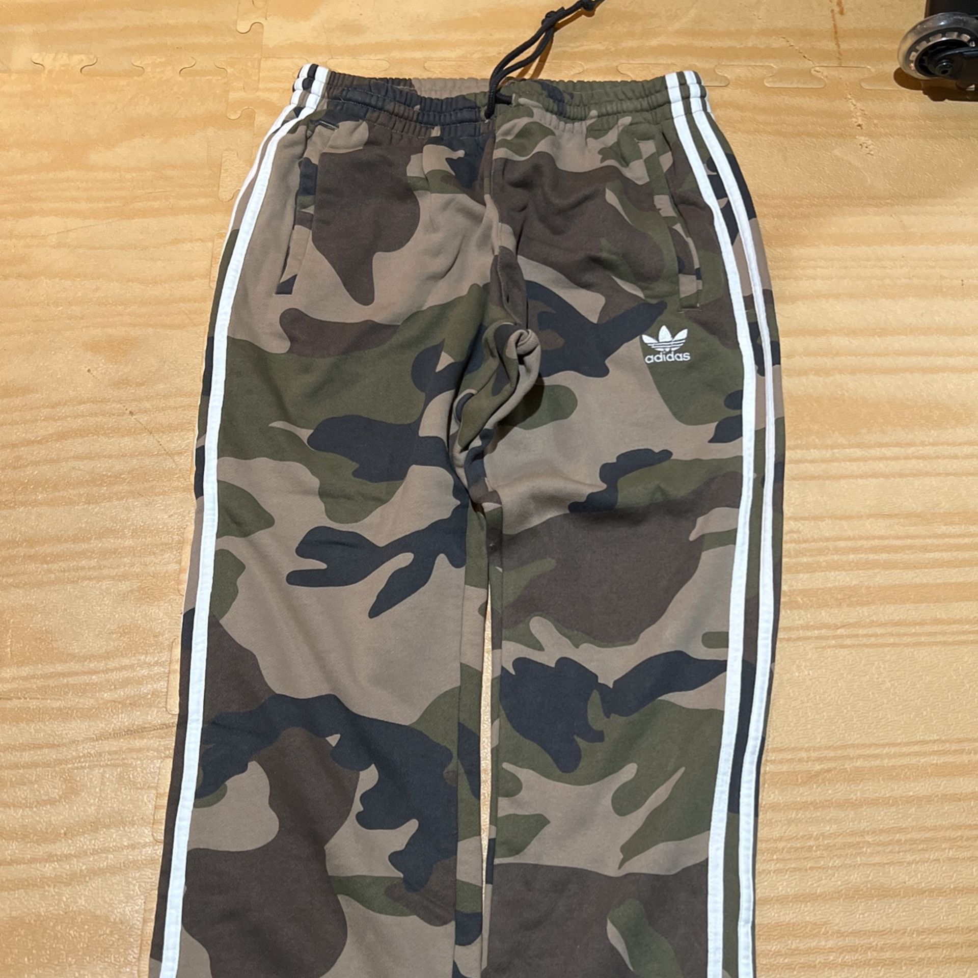 Adidas Camo Sweatpants Size Medium