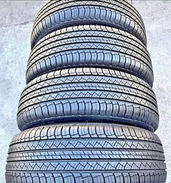 235/65/18 Michelin 📍📍 Vendo un set de llantas con 80% de vida las 4 📍🌟
