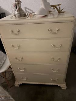 Shabby chic/farmhouse cream dresser