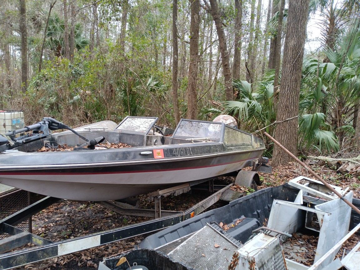 88 Evinrude Boat and Trailer Parting Out,Also 12 Foot Jon boat and Trailer,Make Offer.also Have Seats. Aand 15hp Kicker. Parting Out 1997 Mitsubishi .