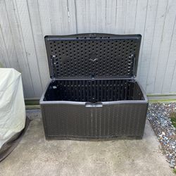 Suncast Outdoor Patio Plastic Storage Trunk/bin - XL Brown