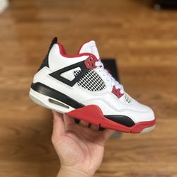 Nike Air Jordan Retro 4 Fire Red Size 5Y