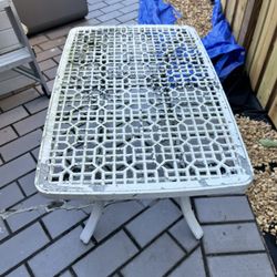 Iron Table (Free,Free)