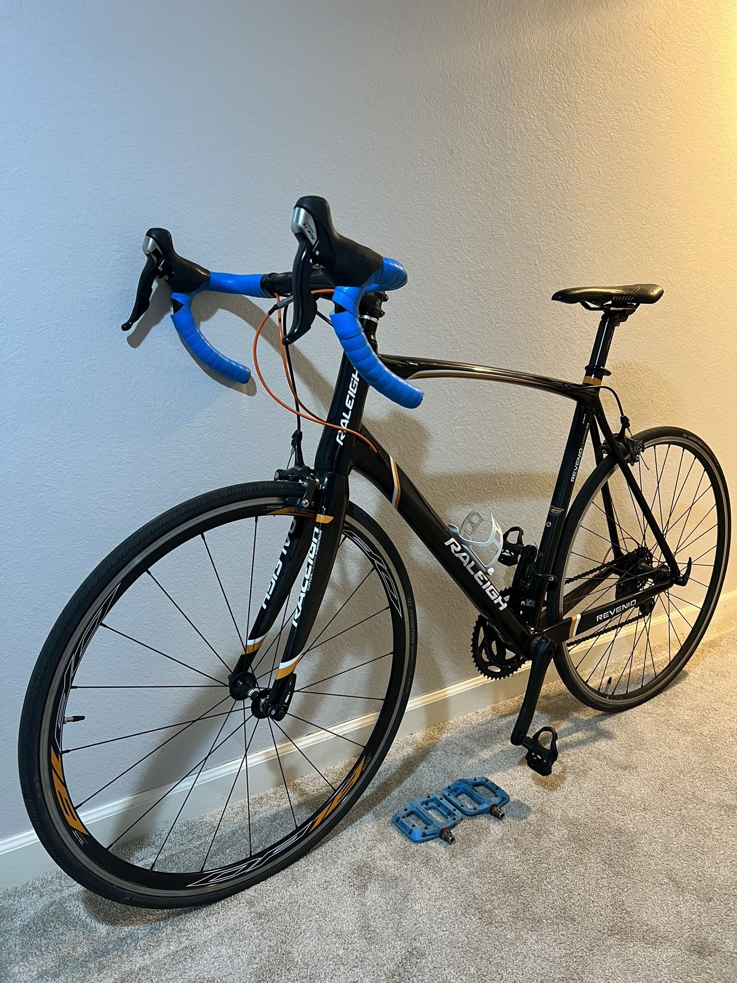 Raleigh revenio carbon 2.0 hotsell