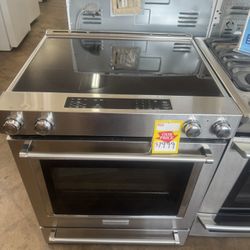 BRAND NEW KITCHEN AID ELECTRIC STOVE 