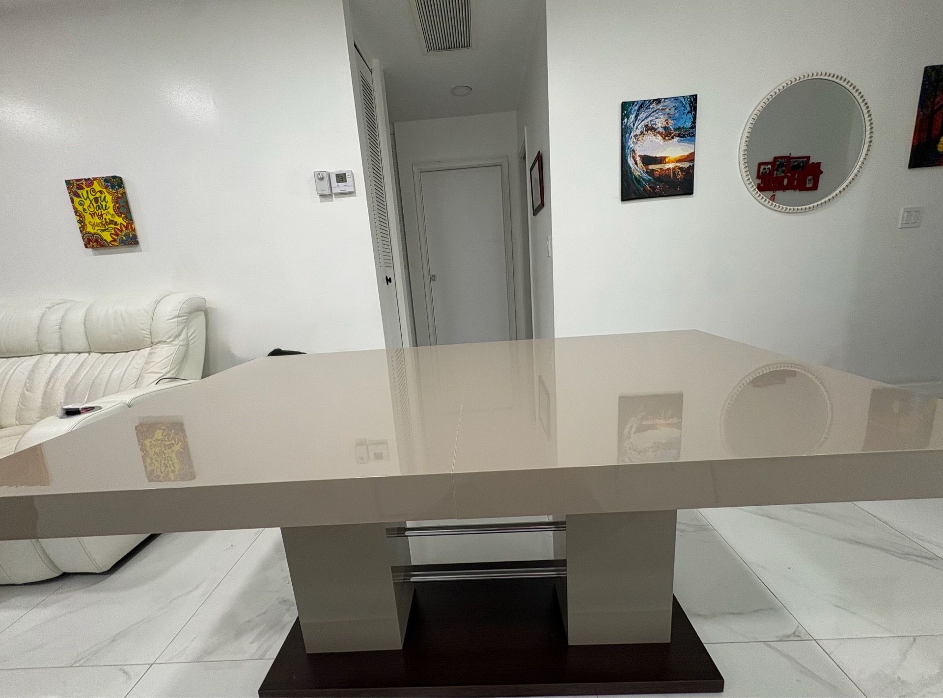 Mesa de comedor nueva de 6 puestos y extensible hasta 10