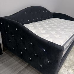 DayBed Couch (Brand New)